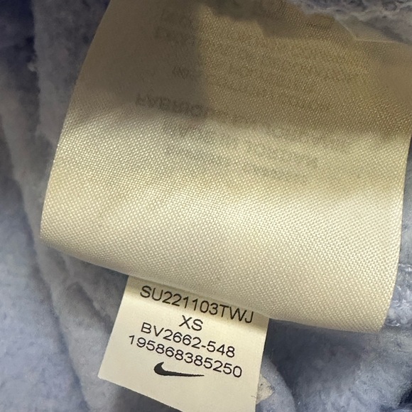 Like  🆕 Nike Men’s SPORTSWEAR CLUB FLEECE CREW - LIGHT MARINE/WHITE size:XS - Picture 9 of 10